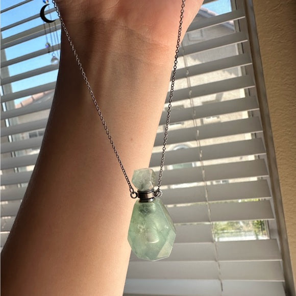 Elegant Crystal Aromatherapy Necklace Pendant – Gemstone Perfume Bottle in 6 Colors